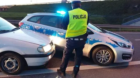 "Uderzył w policyjny samochód, dwóch funkcjonariuszy zostało poszkodowanych"