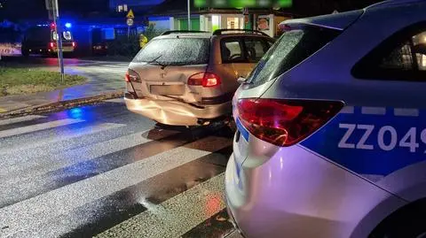 Pijany kierowca uderzył w tył auta, które następnie potrąciło pieszą
