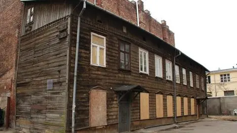 Zabezpieczają drewniany relikt ze Szmulek 