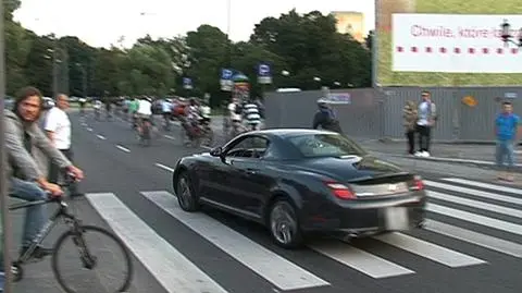 Policja odszuka właściciela lexusa