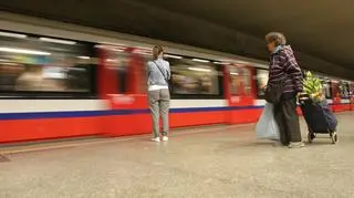 W metrze spokojnie