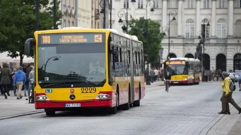 Kilkadziesiąt linii na objazdach. "Najlepiej świętować w domu"