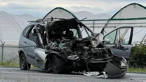 Po zderzeniu z ciężarówką auto stanęło w płomieniach. Kierowca zginął