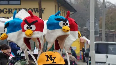 Handel przy Cm. Bródnowskim: turecka chałwa, sery i czapki