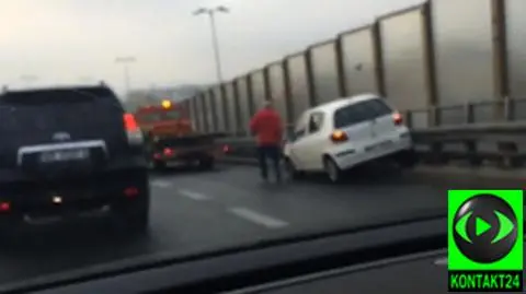 Złapał gumę na Trasie Siekierkowskiej. Korek