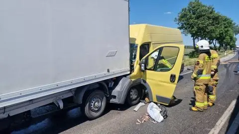 Dwa busy zderzyły się na drodze krajowej, lądował śmigłowiec LPR