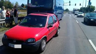 Autobus wjechał w opla