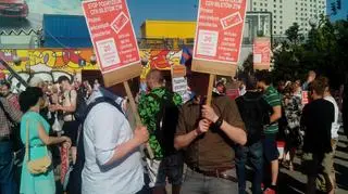 Protest przed stacją metra Centrum