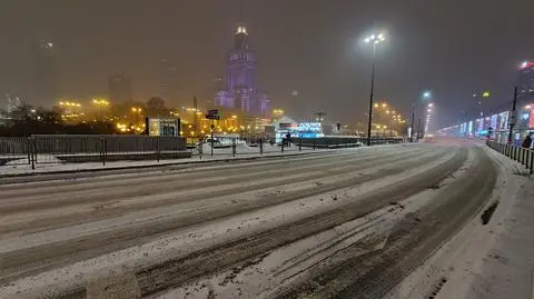 Po raz kolejny intensywnie sypnęło. "Jeździ się jak po lodowisku"