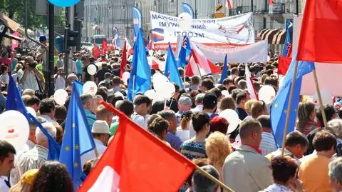 Majówka pełna manifestacji. Godziny, trasy, szczegóły