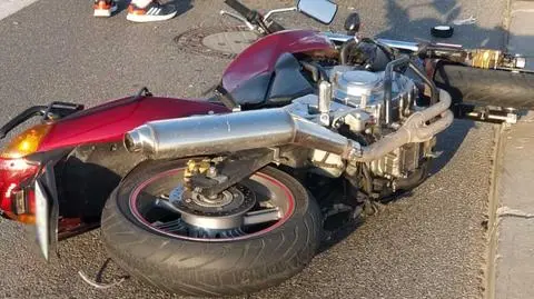 Motocykl zderzył się z autem. "Motocyklista trafił do szpitala"