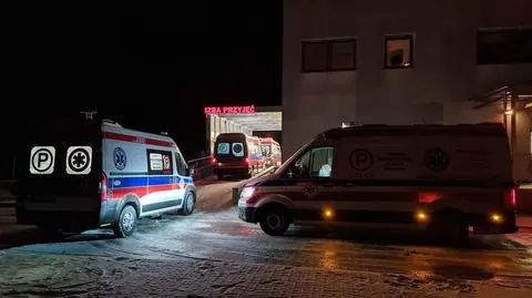Karetki z Warszawy w kolejce w Nowym Mieście nad Pilicą