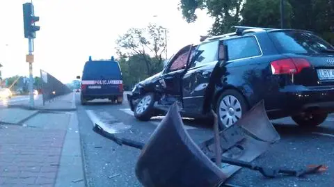 Wypadek audi i radiowozu. Trzy osoby ranne
