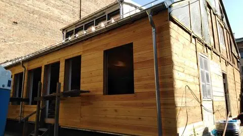 Dodali kondygnację, będą nowe okna. Remont jednego z cenniejszych zabytków architektury drewnianej