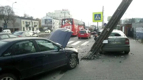 Audi uderzyło w słup