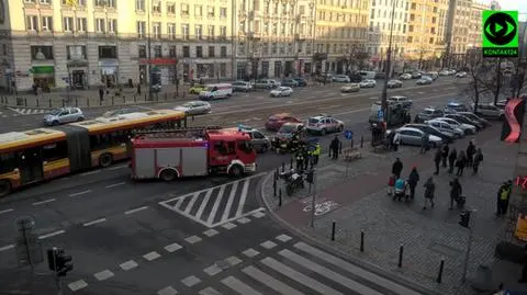 Zderzenie na Marszałkowskiej: nie ma kierowcy, ale jest auto