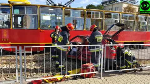 Mokotów: zderzenie tramwaju z autem. Jedna osoba ranna