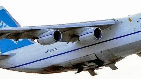 Condor wylądował na Okęciu