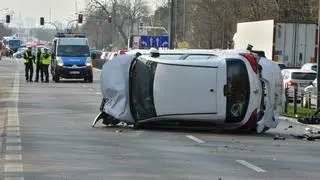 Samochód na boku na Bronisława Czecha