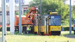 Wykolejony tramwaj na rondzie Radosława