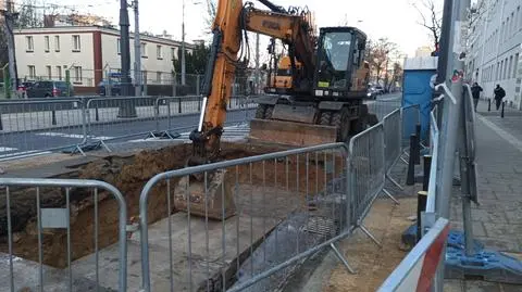 Awaria ciepłownicza na Woli. Utrudnienia w ruchu, autobusy miejskie na objazdach