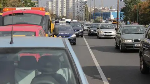 Wypadek na Trasie Łazienkowskiej. Dwie osoby ranne