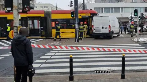 Zderzenie tramwaju z samochodem dostawczym