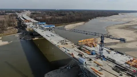 Budowy drugiej linii metra i POW trwają. "Sytuacja może się jednak zmienić"