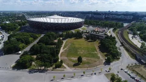 W świątyni futbolu w piłkę nie zagrasz. Narodowy stawia na longboard i tai-chi