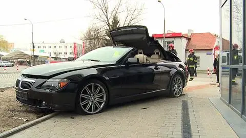 Rozbite bmw we Włochach: pijany ukradł je z myjni