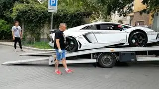 Zagadkowa podróż luksusowego lamborghini 