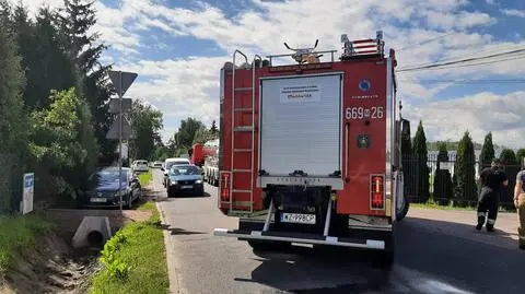 Pożar hali z tekstyliami w Wólce Kosowskiej. Ponad 20 zastępów walczyło z ogniem