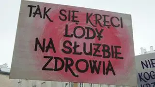 Protest przeciwko w sprawie likwidacji pododdziału proktologii w szpitalu na Solcu