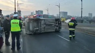 Samochód na boku