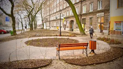 Róże wokół skweru symbolizują nadzienie