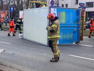 Zderzenie karetki i auta dostawczego na Sobieskiego