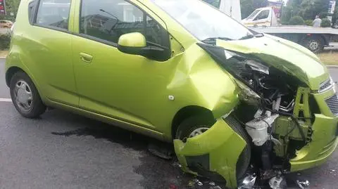 Zderzenie chevroleta z oplem na Ursynowie