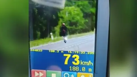 Jechał hulajnogą elektryczną z prędkością 73 kilometrów na godzinę