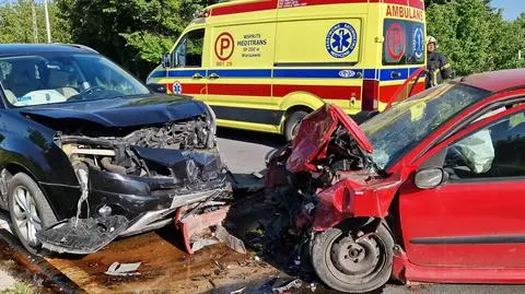 Zderzenie dwóch samochodów pod Tarczynem. Jedna osoba w szpitalu