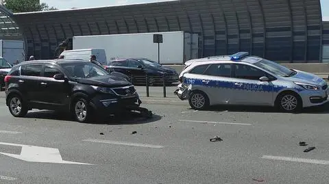 S8: najpierw zderzenie z udziałem pijanego kierowcy, potem w radiowóz wjechało inne auto