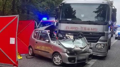 Wiózł cement, uderzył w auto osobowe. Kierująca nie miała szans