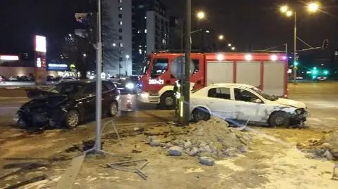 Zderzenie na Bemowie. Kobieta w ciąży przewieziona do szpitala