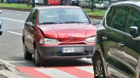 Zderzenie w alei Waszyngtona. Kierowca "zostawił auto i uciekł"