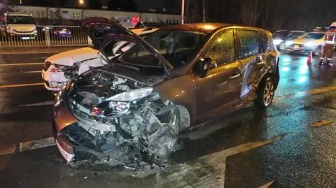 Zderzenie pięciu samochodów pod Piasecznem