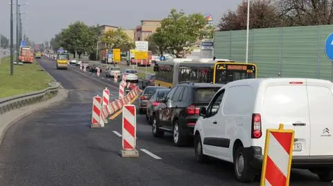 Modlińska znów stanęła. Frezują jezdnię