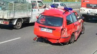 Uszkodzony pojazd straży pożarnej