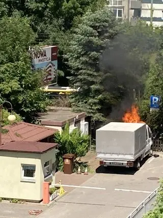 Pożar samochodu w Ursusie