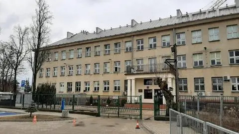 Podczas budowy boiska natrafili na niewybuch. Z pobliskiej szkoły ewakuowano 450 uczniów