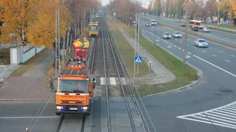 Zerwana sieć trakcyjna na Jagiellońskiej.  "Samochód ciężarowy zahaczył o linię"