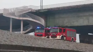 Pożar na moście Łazienkowskim ugaszony